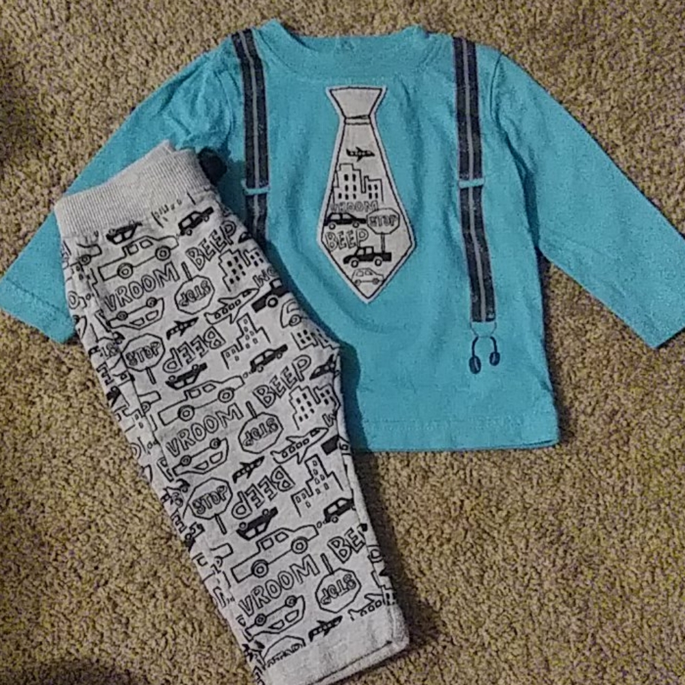 Long sleeve/sweat pant outfit